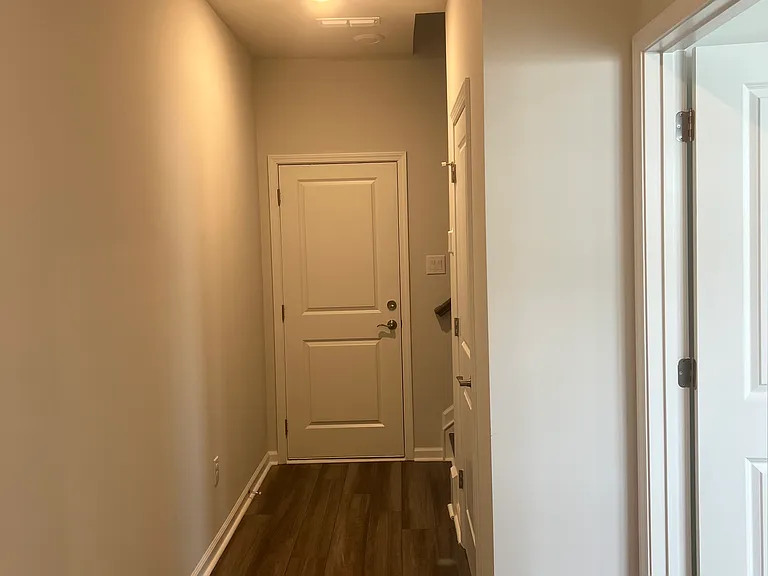 1474 Hasse Ave — Photo 2
