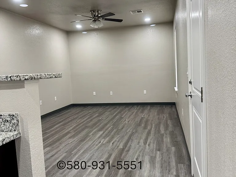408 W Pine St — Photo 3
