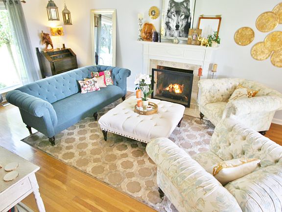 Living Room / Gas Fire Place