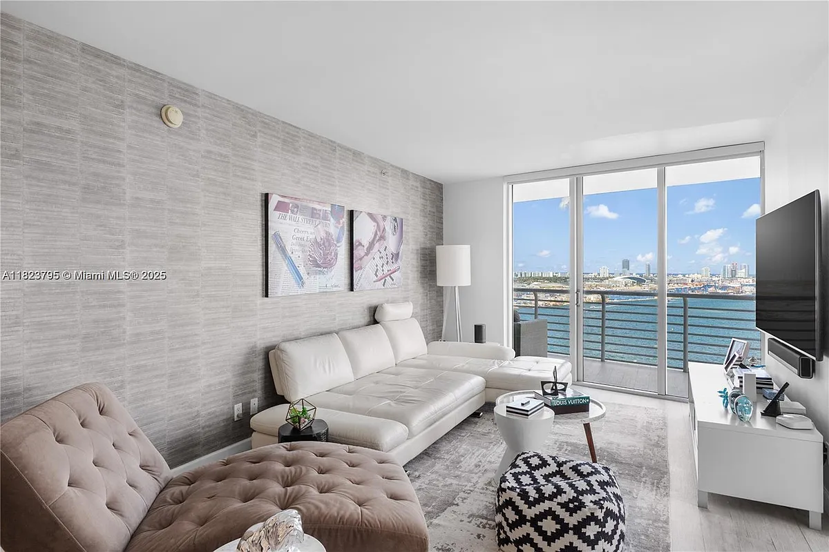 Building Photo - 335 Biscayne Blvd #2309
