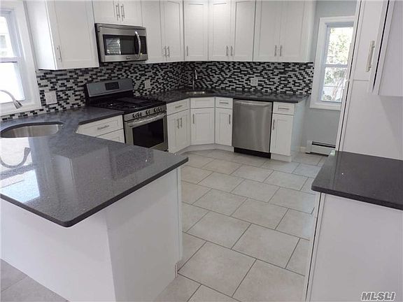 4th image of 397 Langley Ave