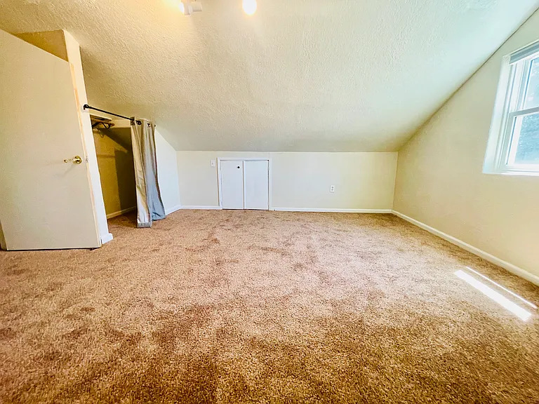 Extra room upstairs for guests, storage, office, exercise room