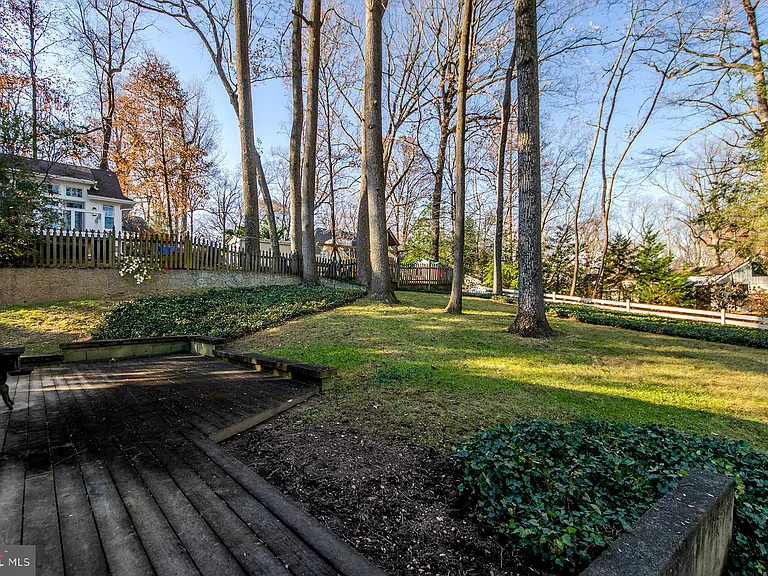 1308 Tracy Pl — Photo 9