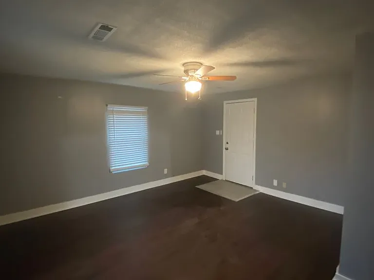 5518 N Broadway St — Photo 3
