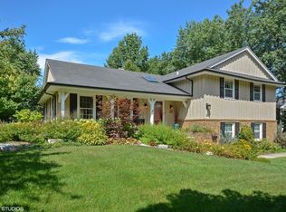 113 Tanglewood Ln, Naperville, IL 60563