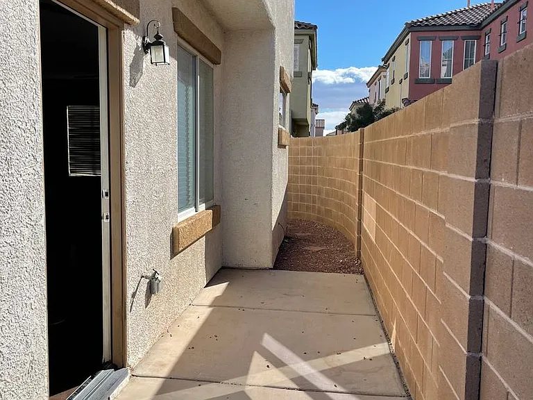 733 Emerald Idol Pl — Photo 4