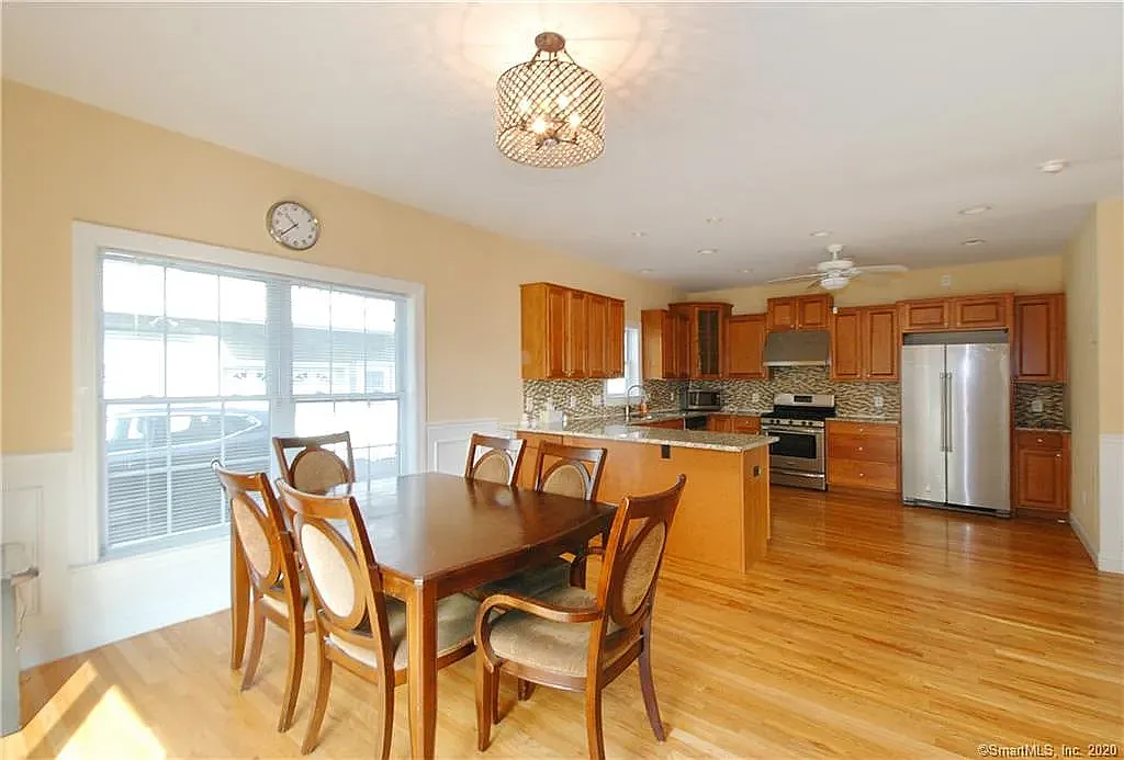 4 bed, 2250 sqft, $1,200 — Photo 4