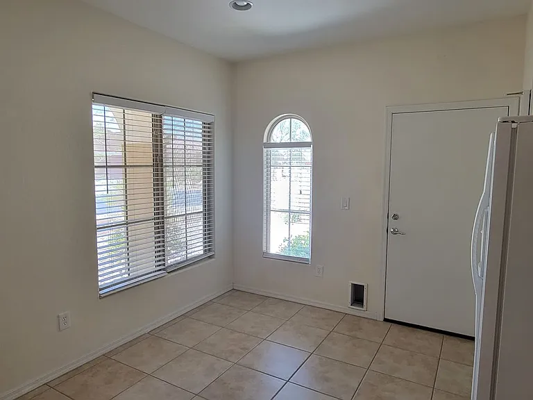 1342 Springdale Ln — Photo 19