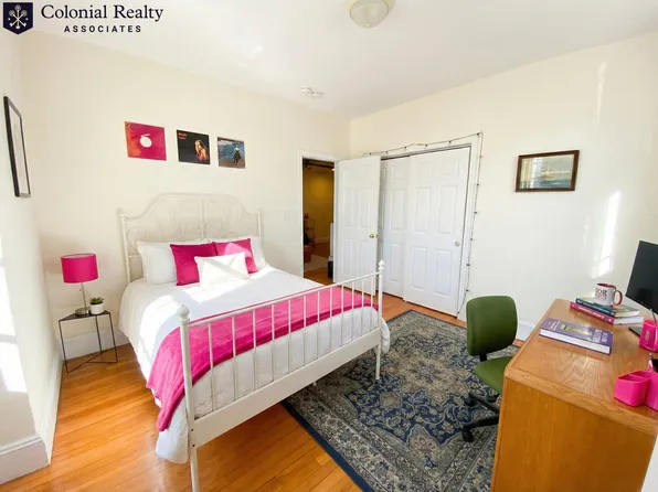 64 Egmont St #6B, Brookline, MA 02446