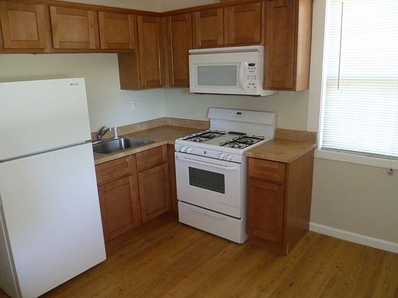 2nd image of 113 6th St APT B