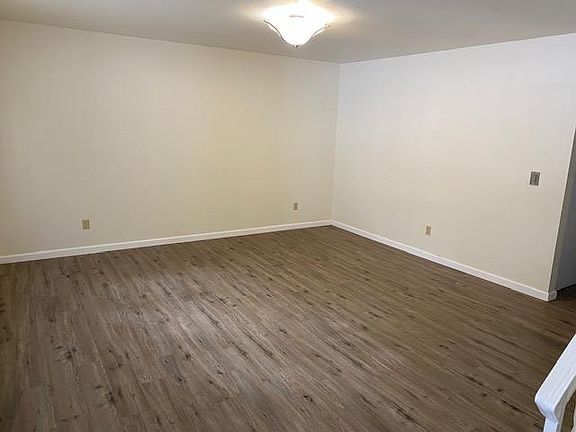 4th image of 3737 Larch Ave #1