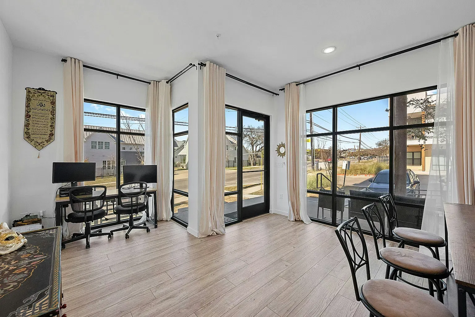 2 bed, 1200 sqft, $2,400 — Photo 3