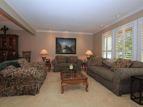 4th image of 456 E Everglade Ave