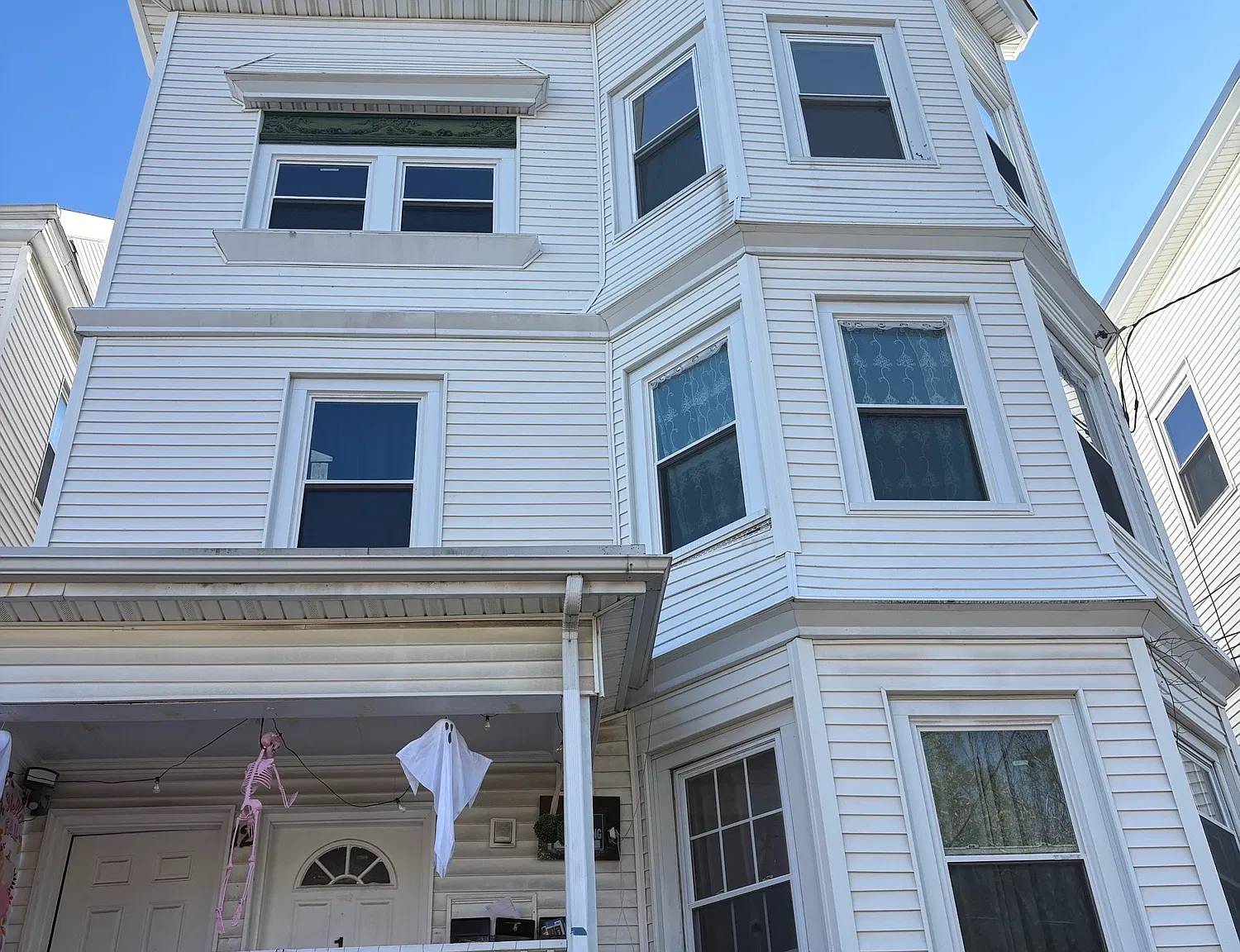 4 bed, 989 sqft, $3,400 — Photo 1