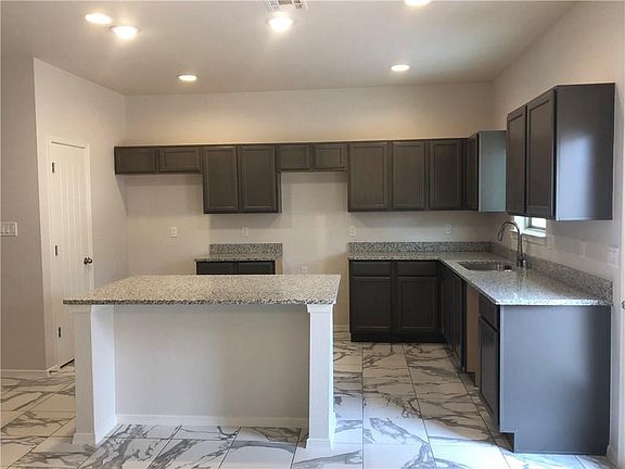 4th image of 12577 Blue Heron Dr