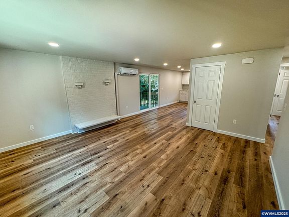 4th image of 2157 Nomad Ct SE