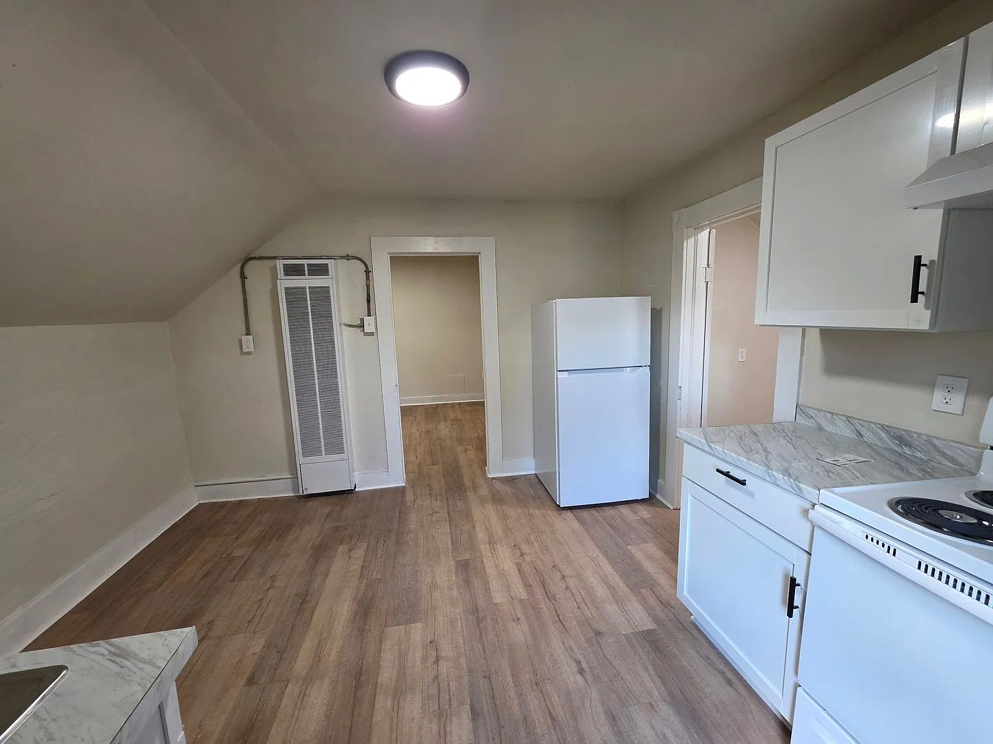 124 S Lake Street - — Photo 2