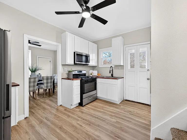 6973 Winona Ave — Photo 6