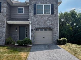 332 Melbourne Ln, Mechanicsburg, PA 17055