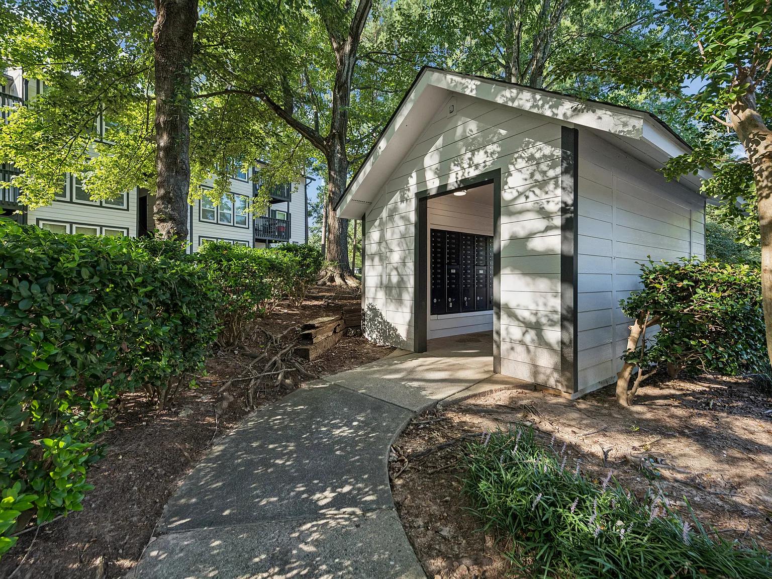 Laurel Oaks — Photo 4