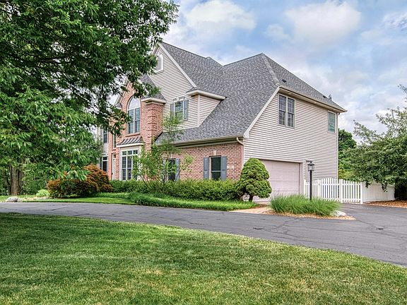 2nd image of 1099 Greenwood Forest Ct SE