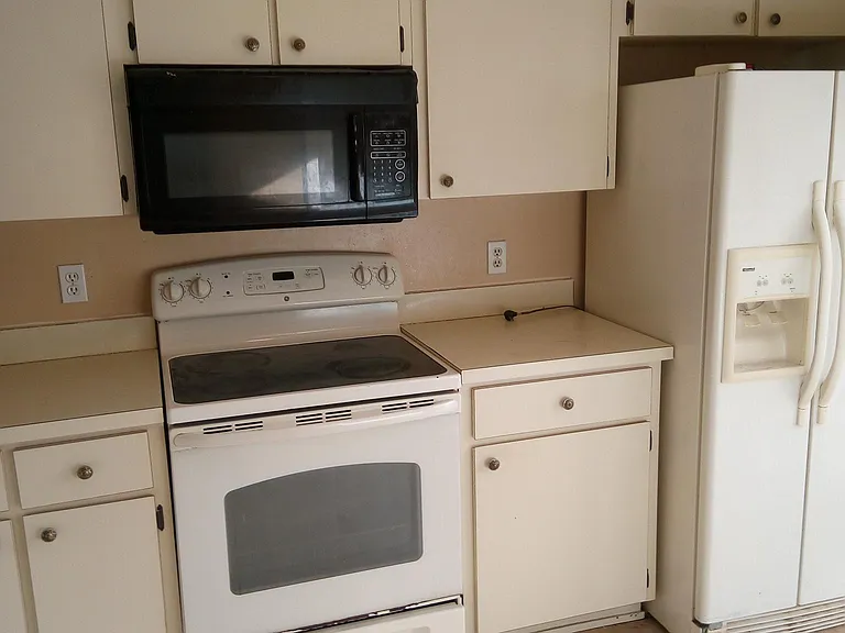 629 Golden Sunshine Cir — Photo 24