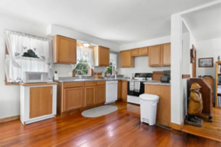 2 bed, $2,100 — Photo 3
