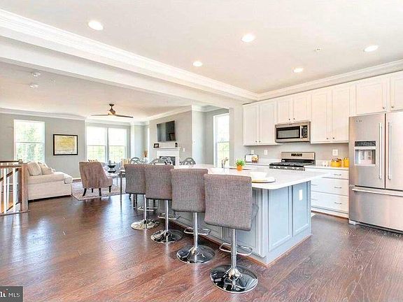 4th image of 328 Buckeye Cir