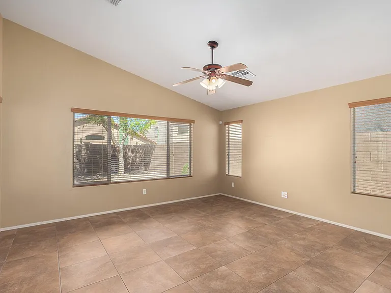 1238 W Dana Dr — Photo 15