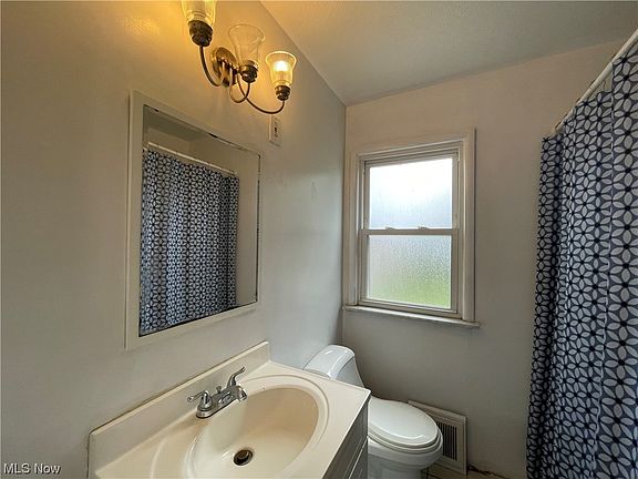 4th image of 17816 Lotus Dr