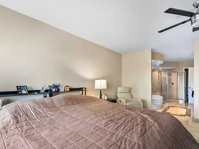 18911 Collins Ave #506 — Photo 32