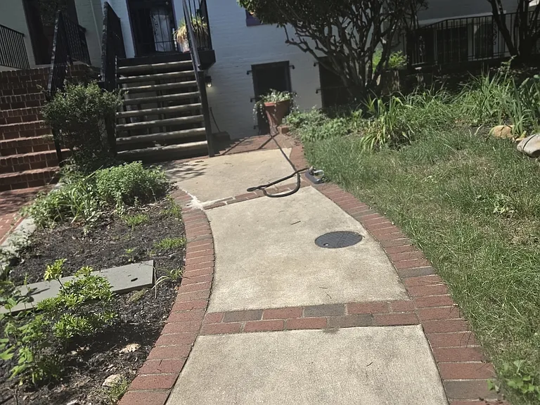 220 S Carolina Ave SE — Photo 15