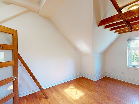 2nd image of 171 Harbord St #The