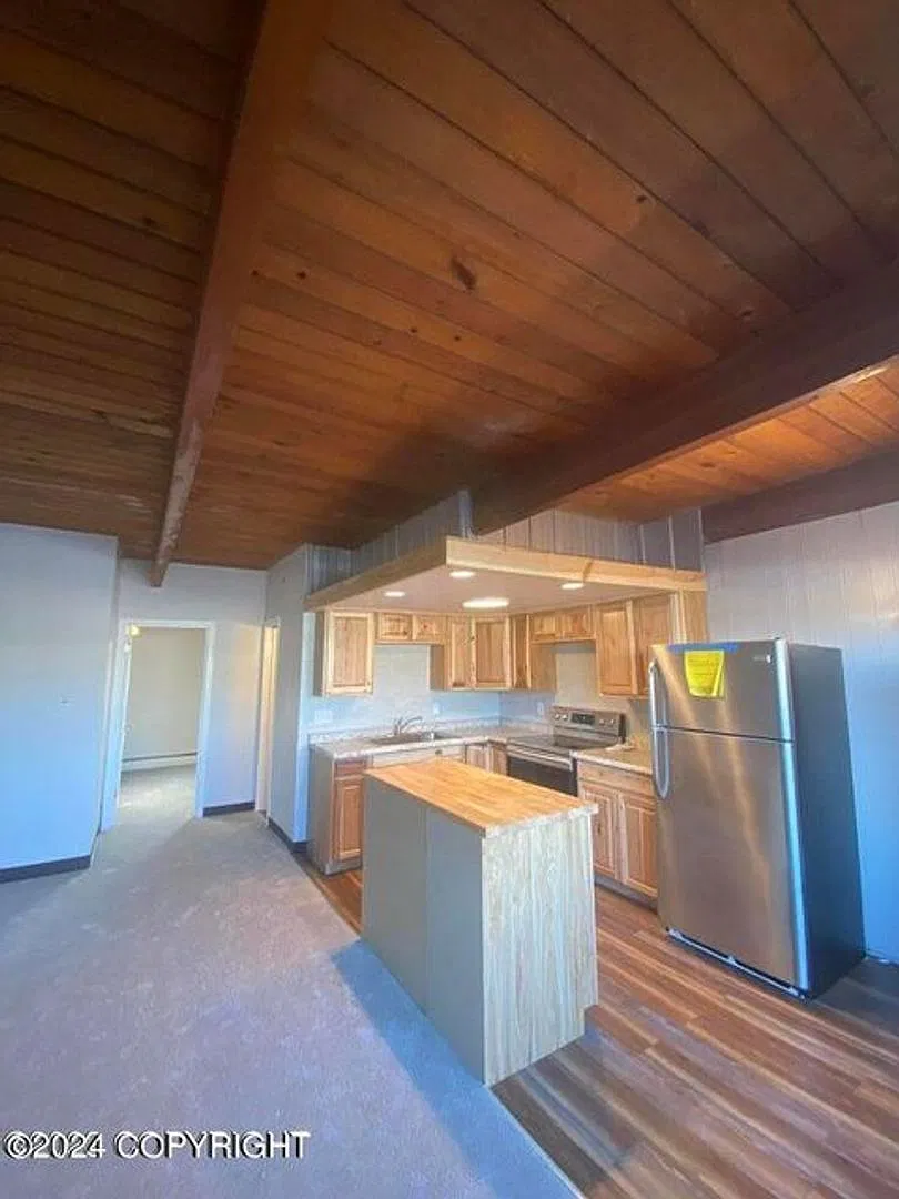 808 W 29th Place — Photo 1