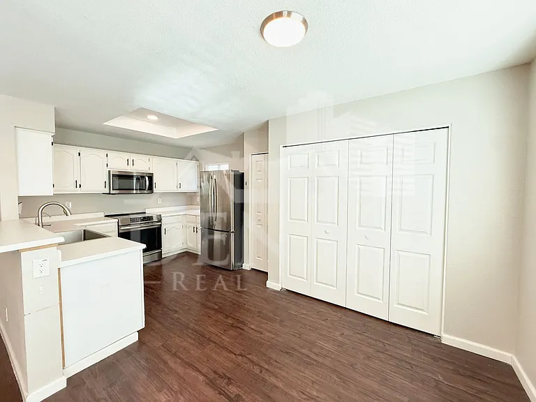 1114 S Surfside Dr — Photo 8