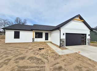 445 N Eastfield Cir, Milford, IN
