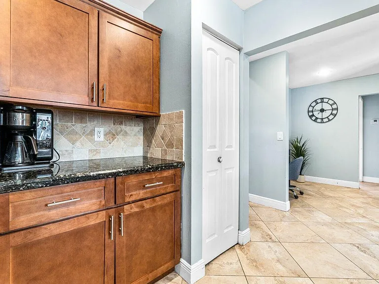 1352 Wyndcliff Dr — Photo 7