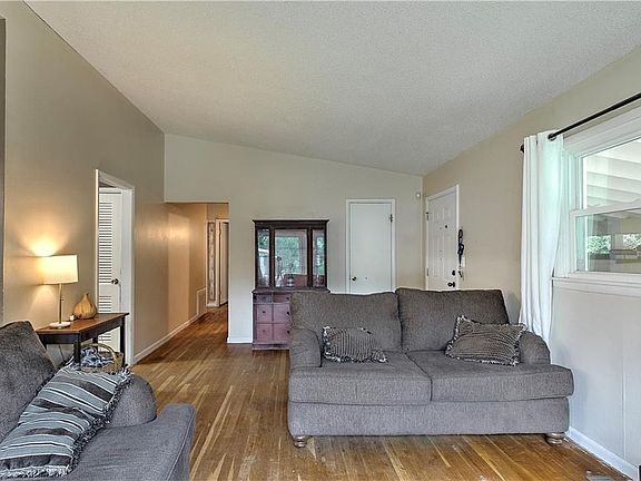 2nd image of 1111 Anderson St