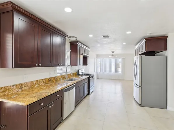 7139 Mountain Moss Dr, Las Vegas, NV 89147