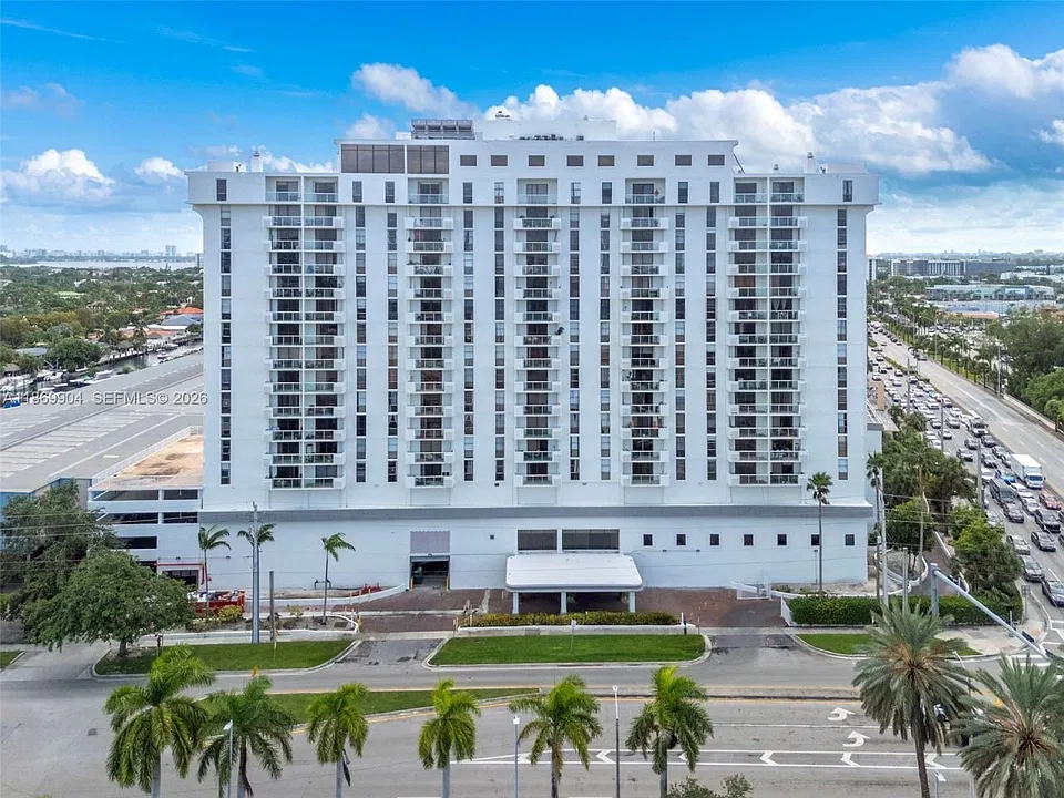 NEIGHBORHOOD ウッドボード ③ 13499 S Biscayne Blvd Miami FL | Zillow