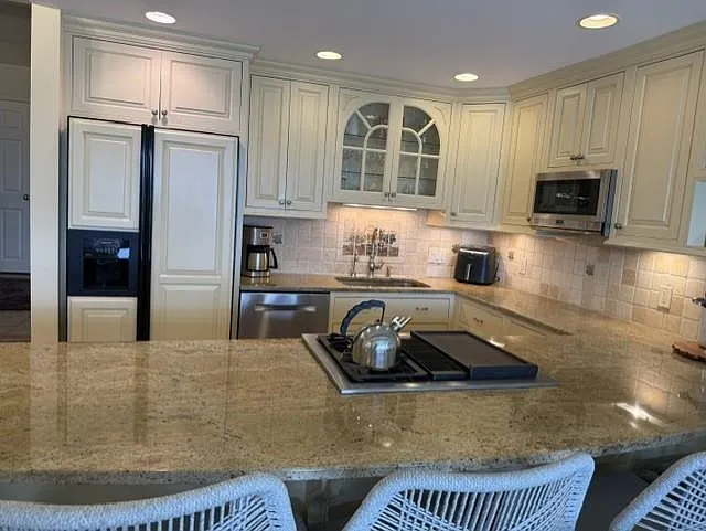 3 bed, 2.5 bath, 1872 sqft, $3,500 — Photo 3