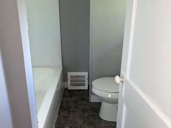 3rd image of 10000 Nelson Ave
