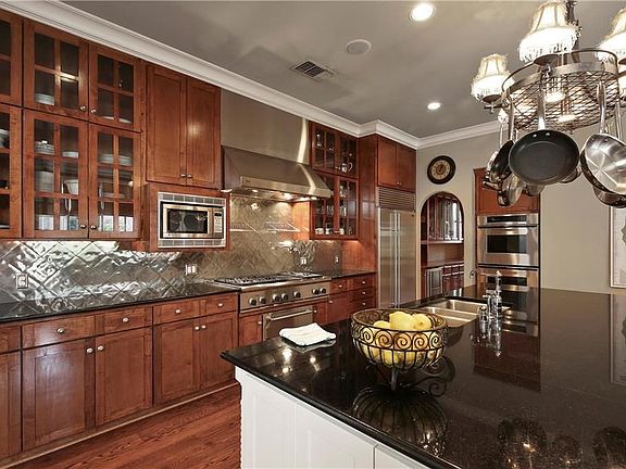 3rd image of 6305 Dysart Cir