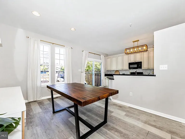 2250 Wetherburne Way — Photo 8