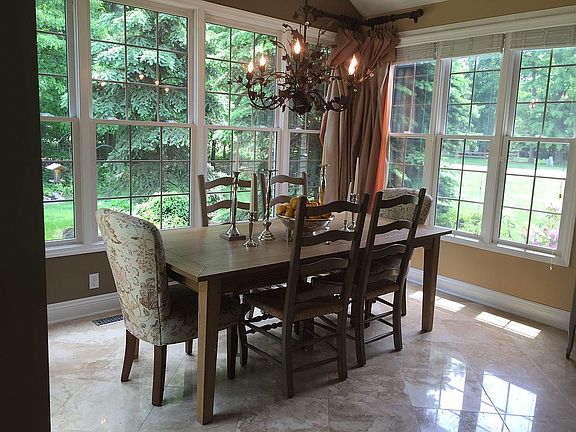 eat in kitchen/sunroom