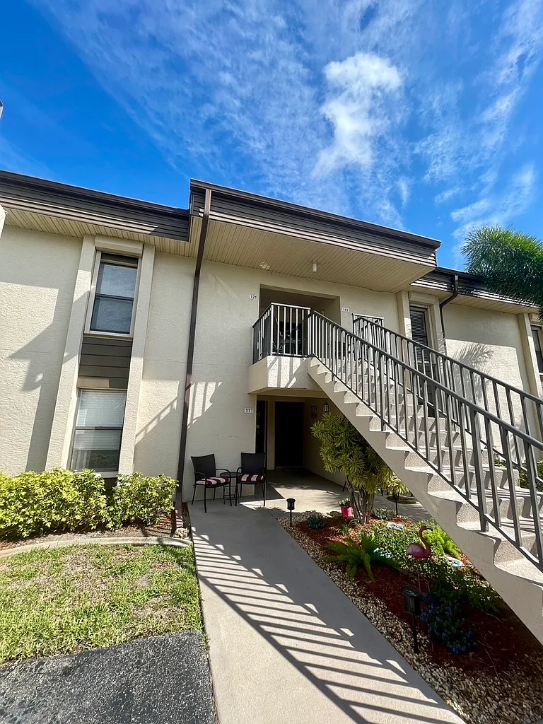 2 bed, 1400 sqft, $2,100 — Photo 2