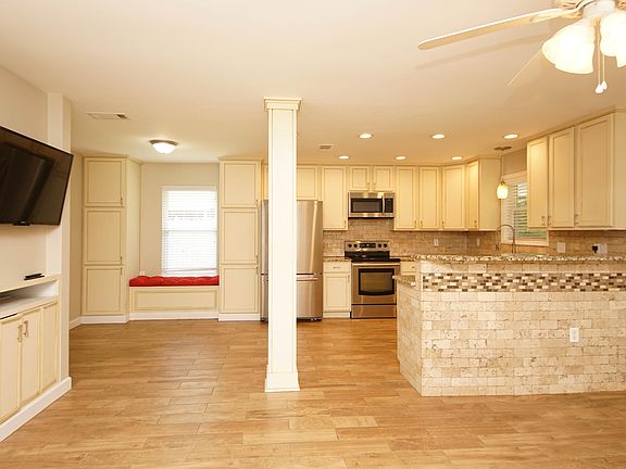 5th image of 423 Tanglewood Dr