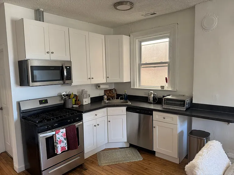 1450 W 18th St — Photo 14