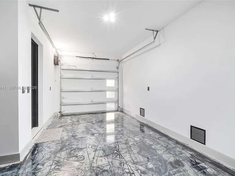 420 SW 15th Rd — Photo 43