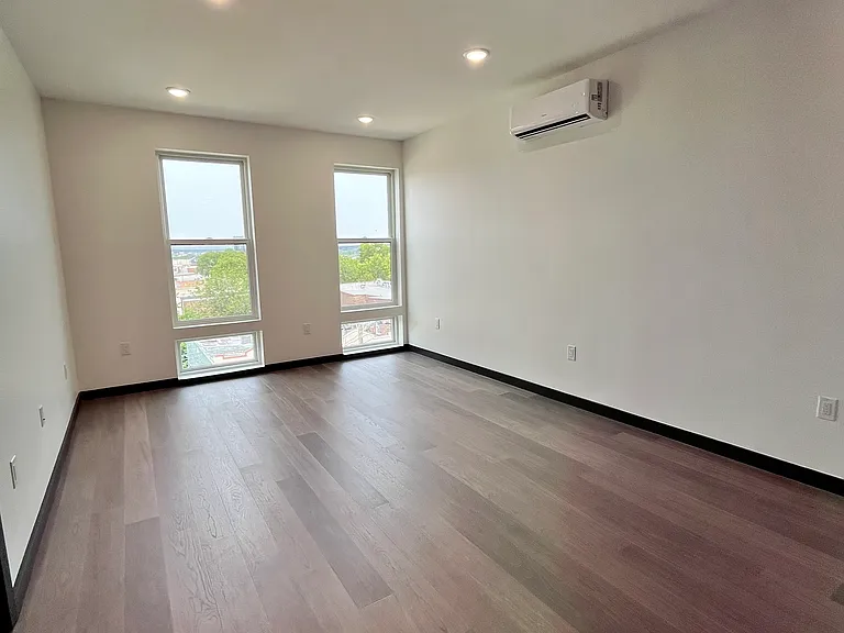 138 Mallory Ave #307 — Photo 6